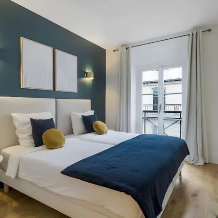 Amazingapartment #gallerieslafayette #madeleine#ac Apartment