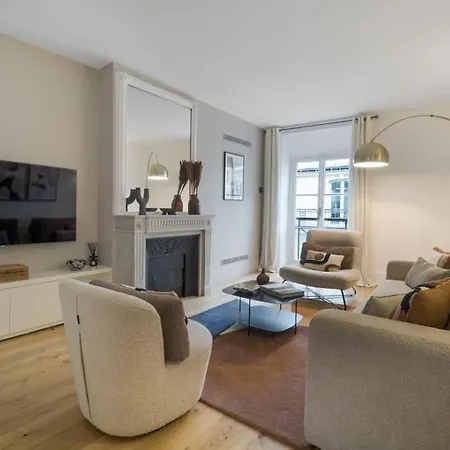 Amazingapartment #gallerieslafayette #madeleine#ac Apartment *