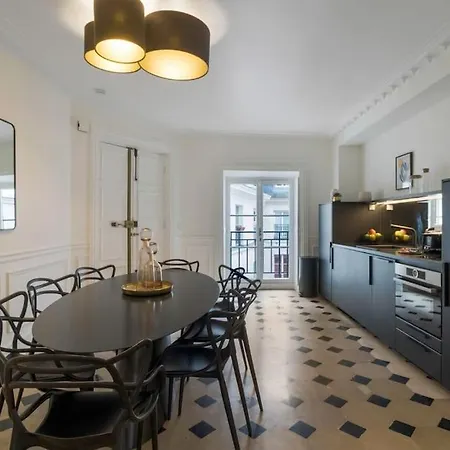 Amazingapartment #gallerieslafayette #madeleine#ac Apartment